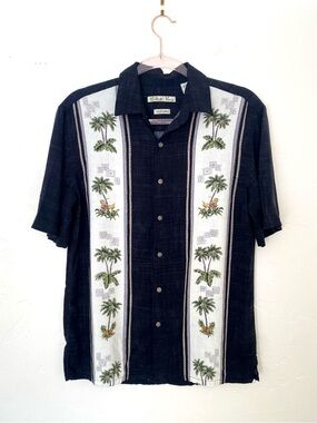 Batik Bay Tropical Print M Men's Hawaiian Shirt Vintage Style Print 100% Rayon